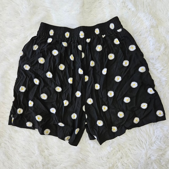 NWT Urban Outfitters Women's Black‎ Daisy Tie Waist High Rise Shorts. Size M - Picture 5 of 6